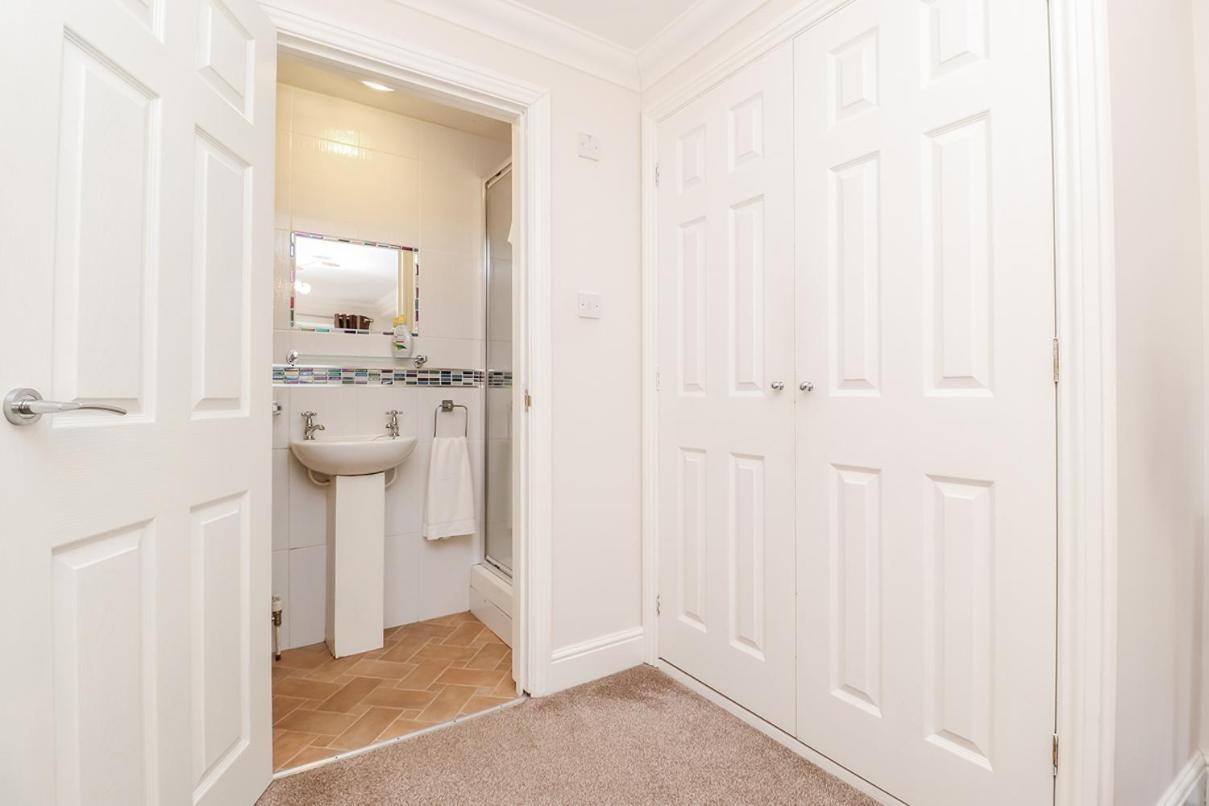 3 Queens Gardens Sea View Apartment Eastbourne Zewnętrze zdjęcie
